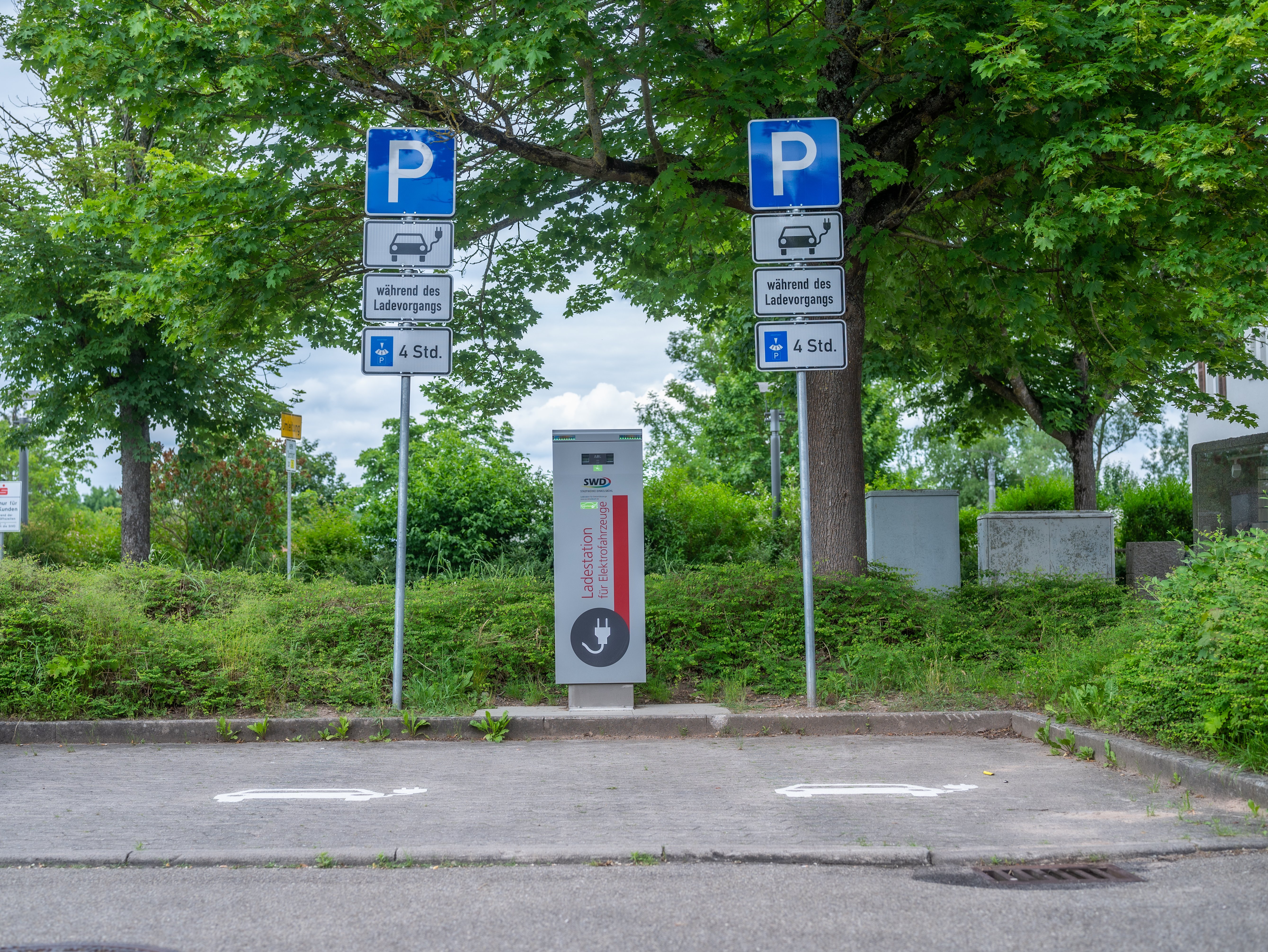 Ladesäule Parkplatz P2 - Mönchsrother Straße